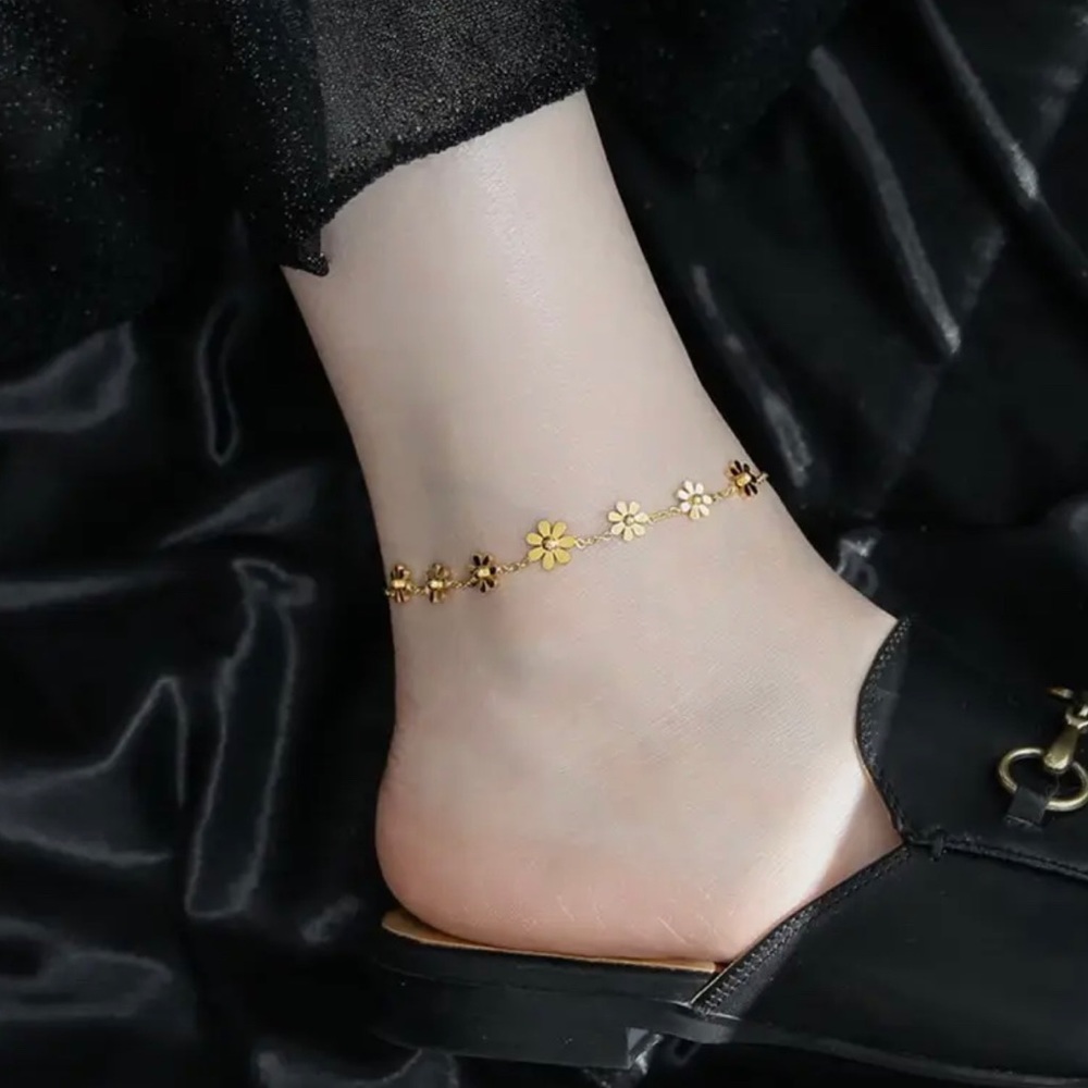 Seven Daisies Gold Plated Anklet